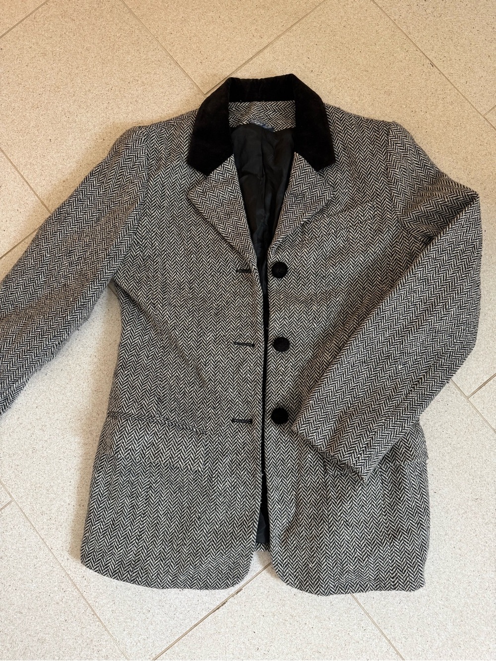 Women’s Herringbone Wool-Blend Blazer with Black Corduroy Collar